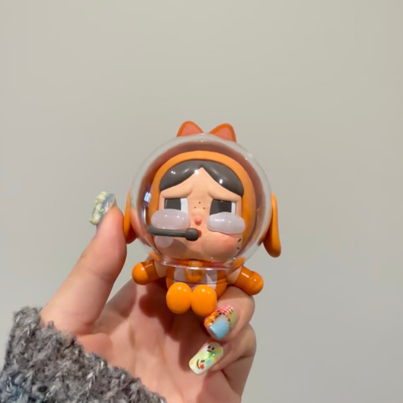 Genuine Popmart Crybaby Space  - Model Kit Figure recension och pris